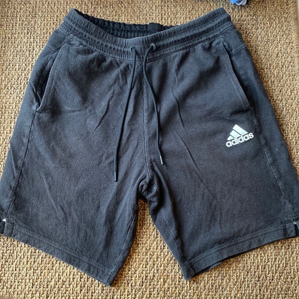 Adidas sweat shorts with pockets and drawstring